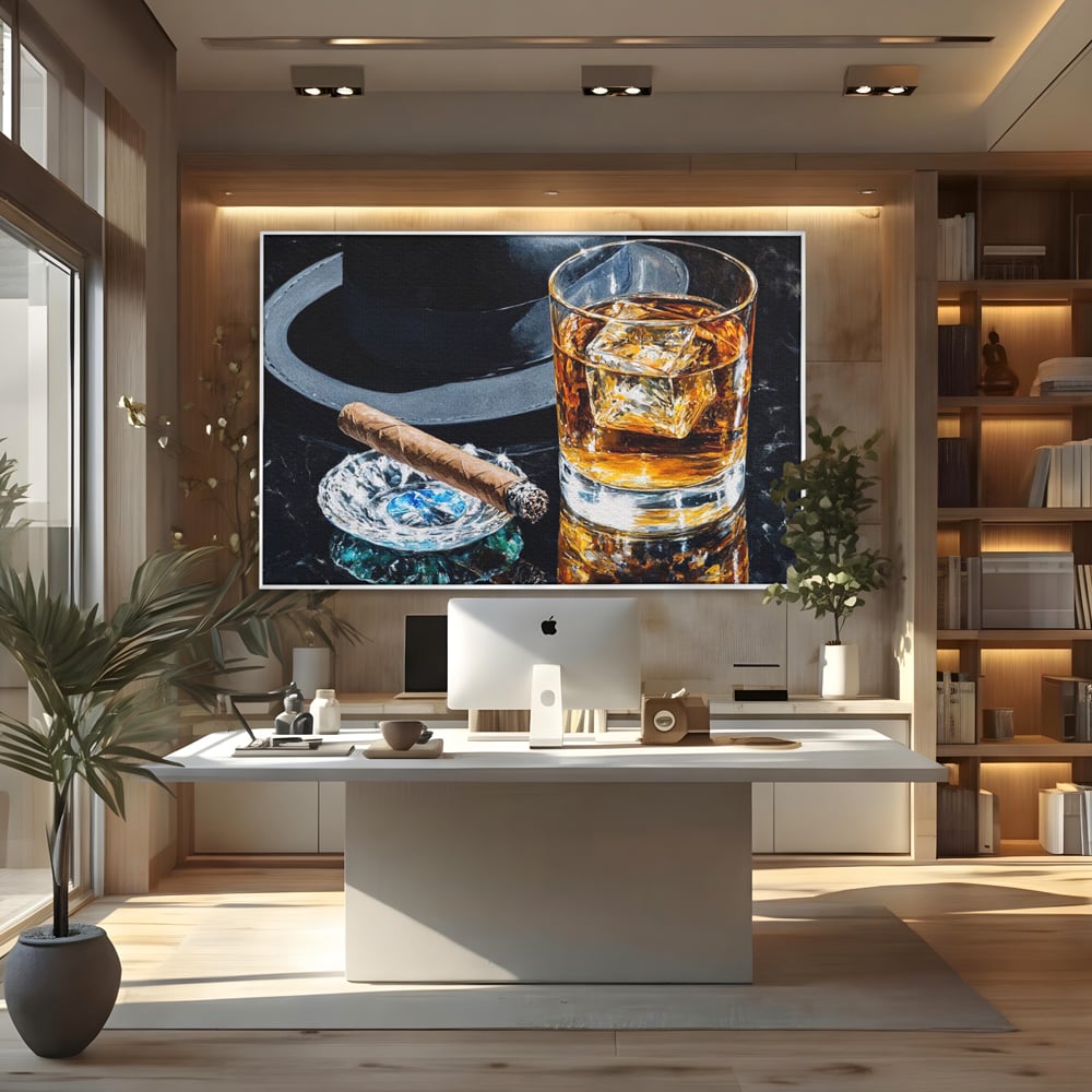 Tablou canvas cu pictura cu pahar de whisky, trabuc si palarie, in rama de aluminiu argintiu, pe perete intr-un birou